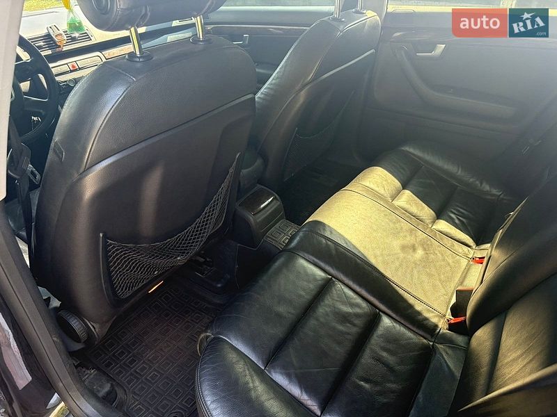 Седан Audi A4 2005 в Обухове