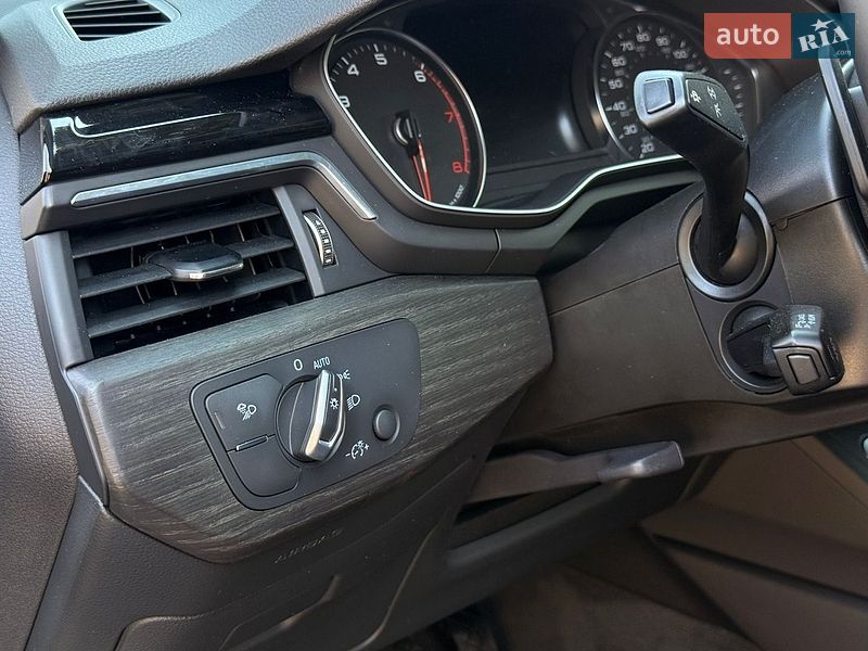 Седан Audi A4 2020 в Виннице