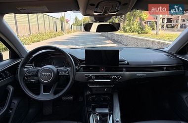 Седан Audi A4 2020 в Виннице