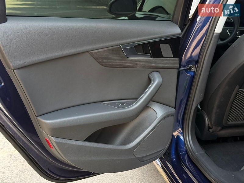 Седан Audi A4 2020 в Виннице
