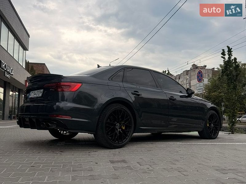 Седан Audi A4 2016 в Ивано-Франковске