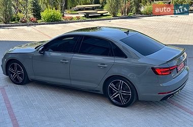 Седан Audi A4 2018 в Ровно