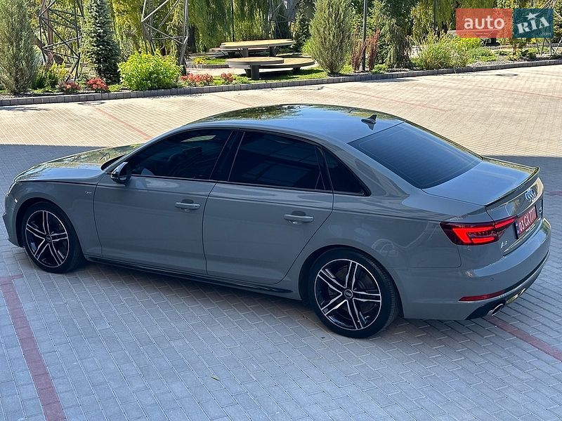 Седан Audi A4 2018 в Ровно