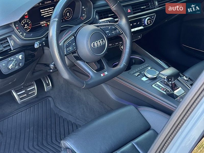 Седан Audi A4 2018 в Ровно