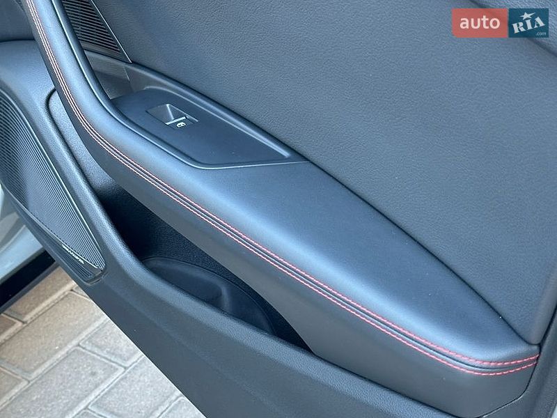 Седан Audi A4 2018 в Ровно