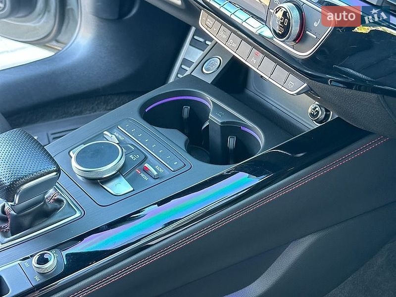 Седан Audi A4 2018 в Ровно