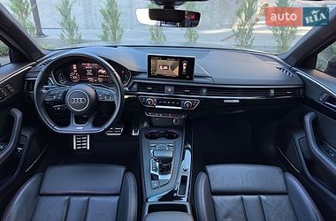 Седан Audi A4 2018 в Ровно