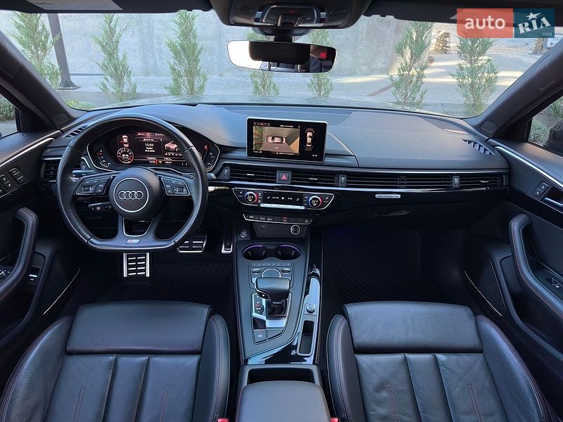 Седан Audi A4 2018 в Ровно