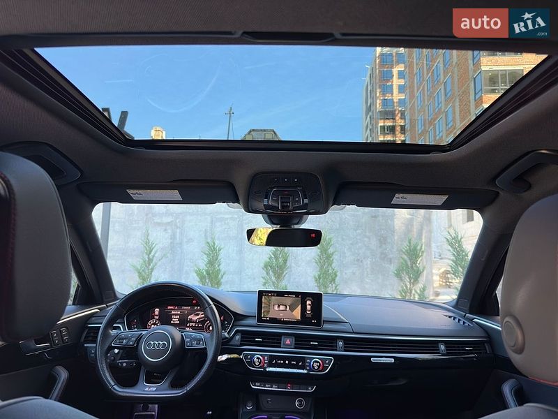 Седан Audi A4 2018 в Ровно