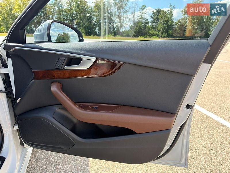 Седан Audi A4 2018 в Киеве