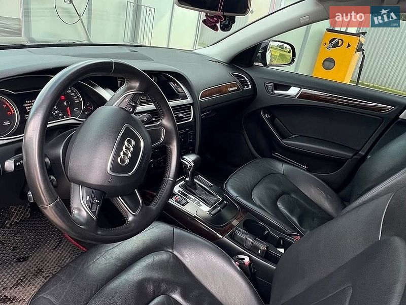 Седан Audi A4 2012 в Горохові