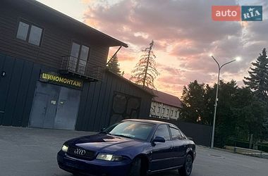 Седан Audi A4 1996 в Надворной