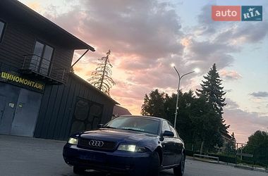 Седан Audi A4 1996 в Надворной