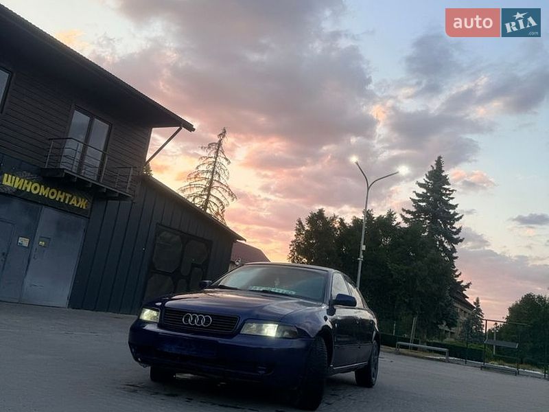 Седан Audi A4 1996 в Надворной