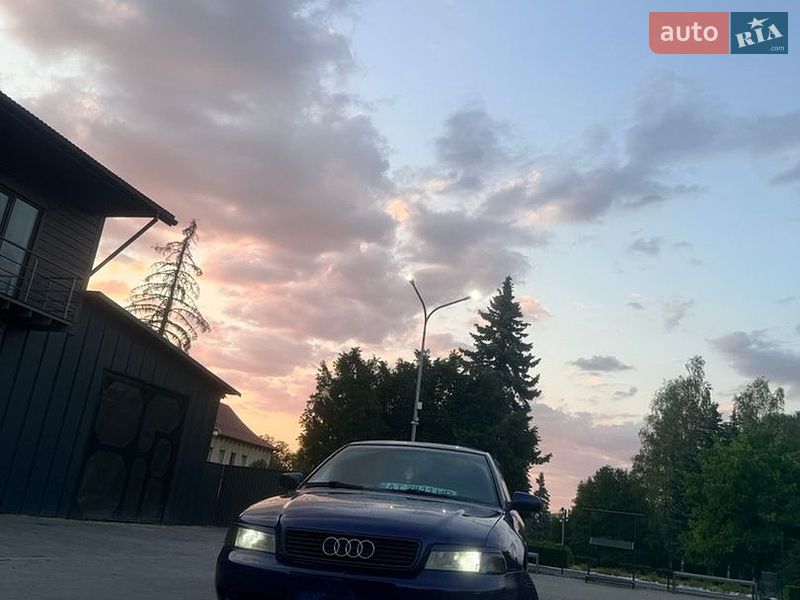 Седан Audi A4 1996 в Надворной