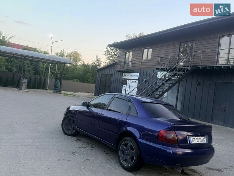 Седан Audi A4 1996 в Надворной