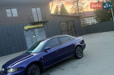 Седан Audi A4 1996 в Надворной