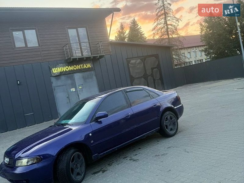 Седан Audi A4 1996 в Надворной