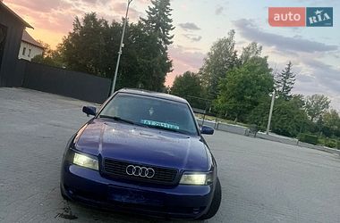 Седан Audi A4 1996 в Надворной