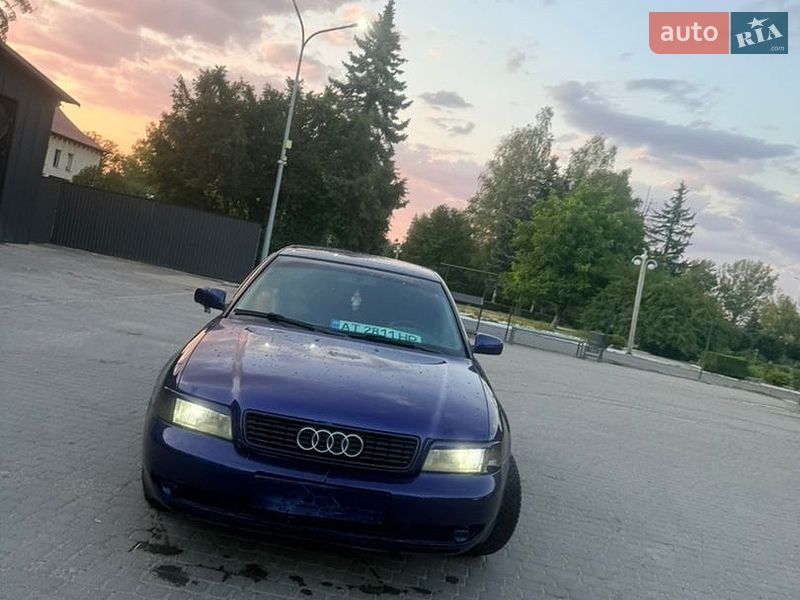 Седан Audi A4 1996 в Надворной