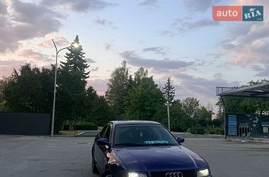 Седан Audi A4 1996 в Надворной