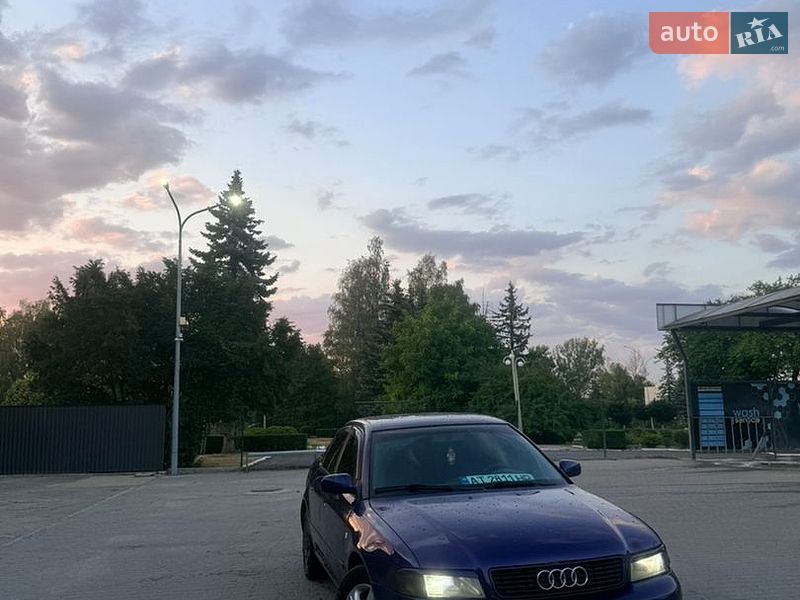 Седан Audi A4 1996 в Надворной