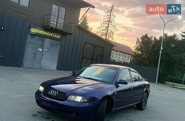 Седан Audi A4 1996 в Надворной