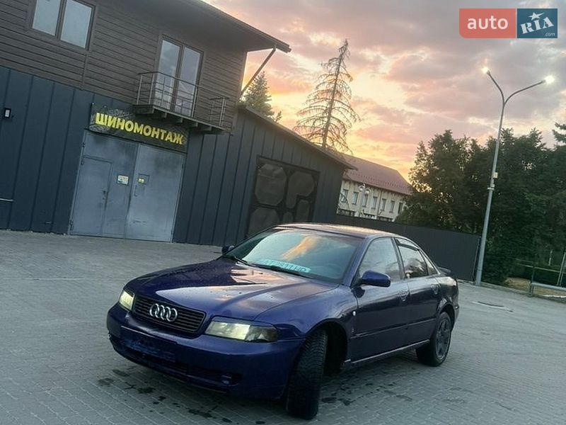 Седан Audi A4 1996 в Надворной