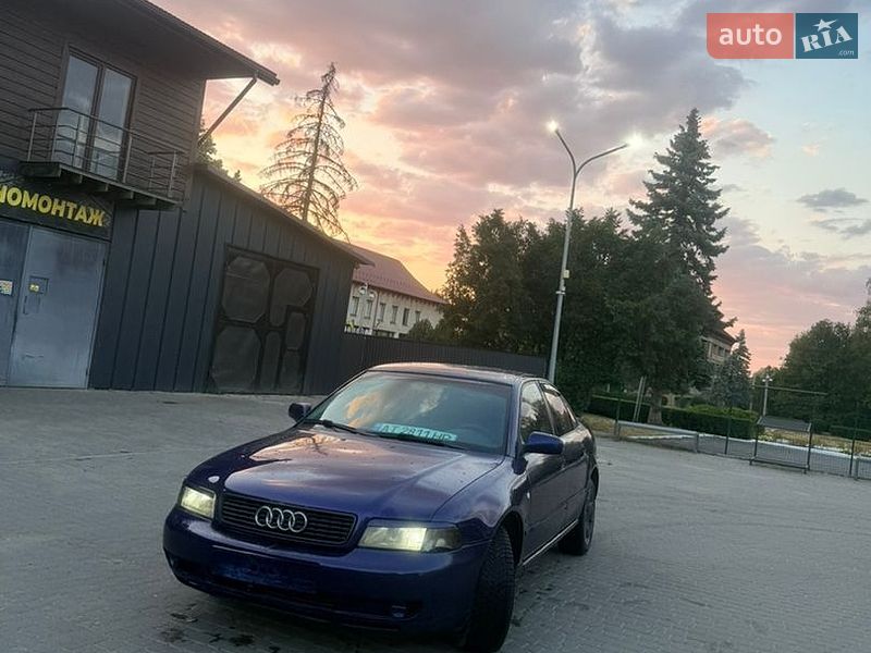 Седан Audi A4 1996 в Надворной