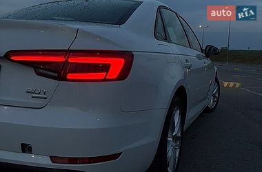 Седан Audi A4 2017 в Львові