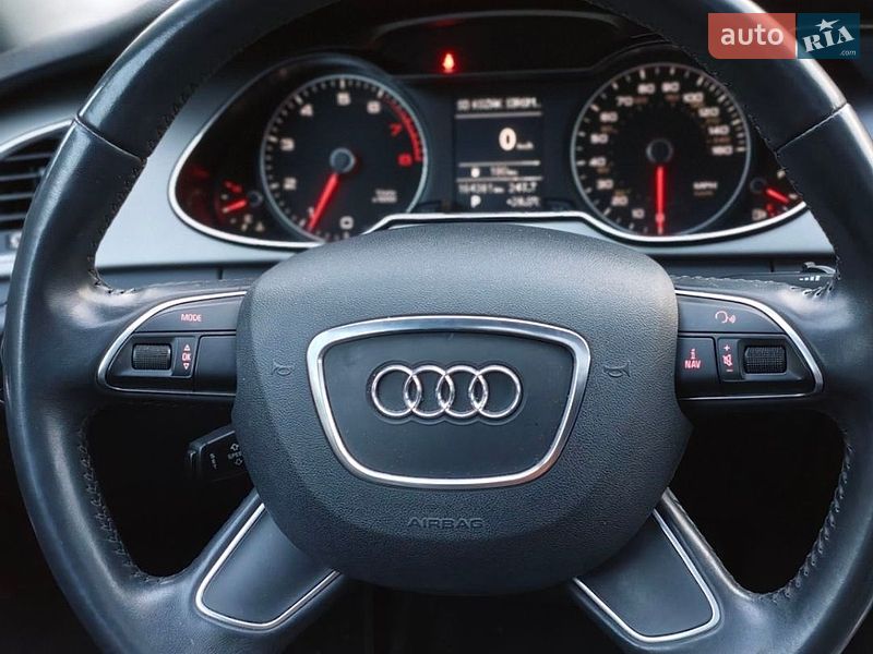 Седан Audi A4 2014 в Хмельницькому