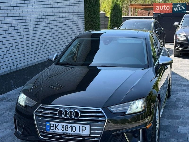 Седан Audi A4 2018 в Ровно