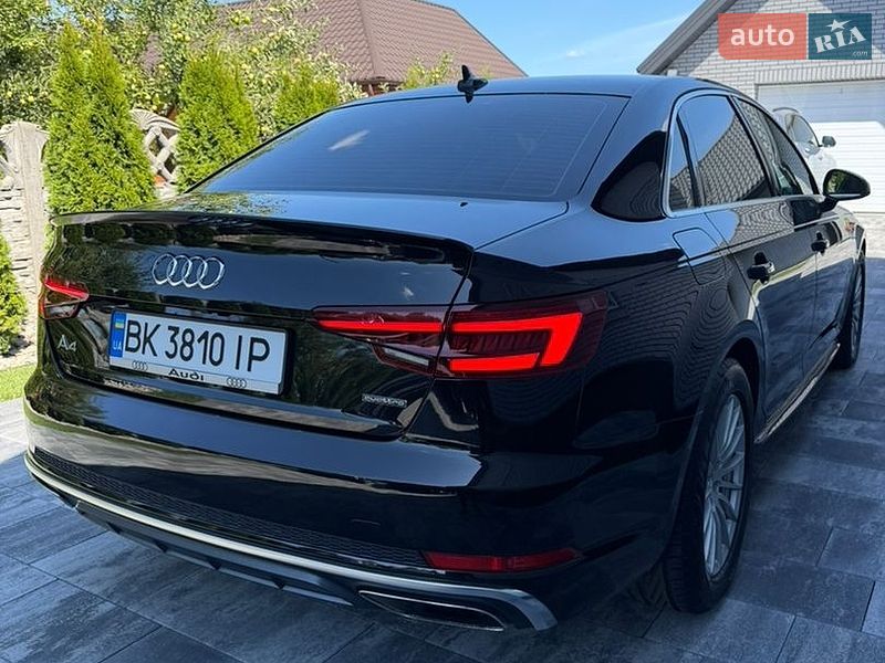 Седан Audi A4 2018 в Ровно