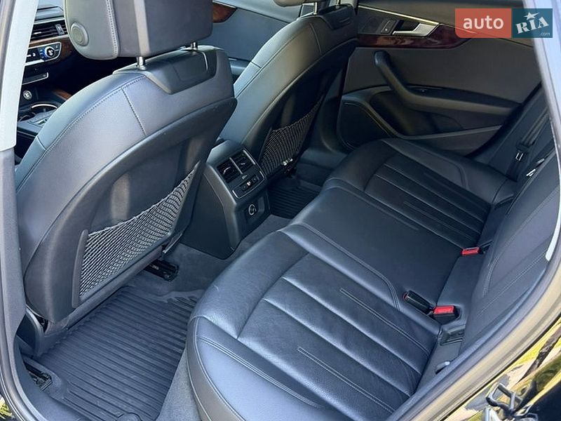 Седан Audi A4 2018 в Ровно