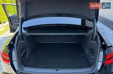 Седан Audi A4 2018 в Ровно