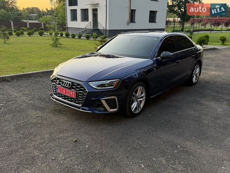 Седан Audi A4 2021 в Киверцах