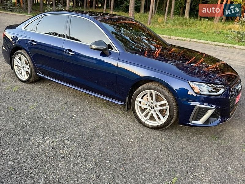 Седан Audi A4 2021 в Киверцах