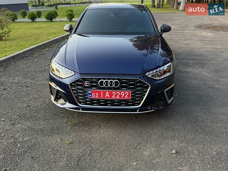 Седан Audi A4 2021 в Киверцах