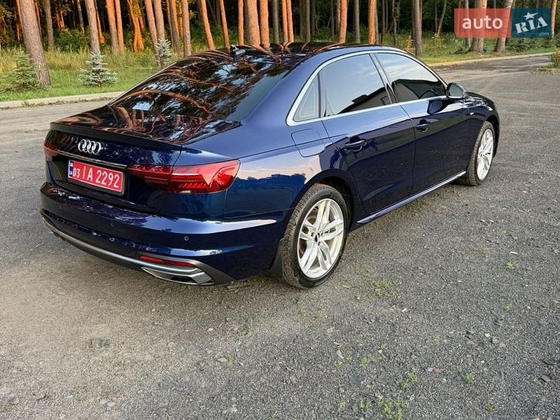 Седан Audi A4 2021 в Киверцах