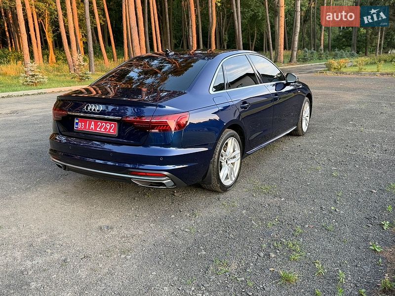 Седан Audi A4 2021 в Киверцах