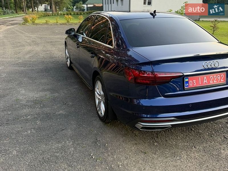 Седан Audi A4 2021 в Киверцах