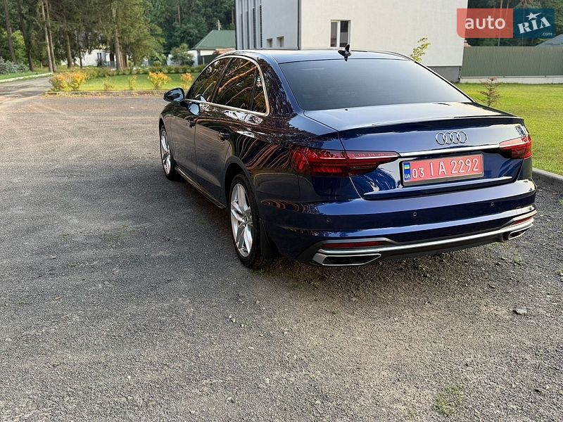 Седан Audi A4 2021 в Киверцах