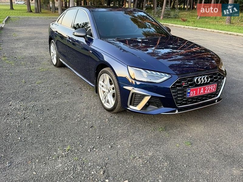 Седан Audi A4 2021 в Киверцах