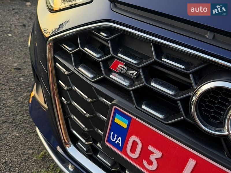 Седан Audi A4 2021 в Киверцах