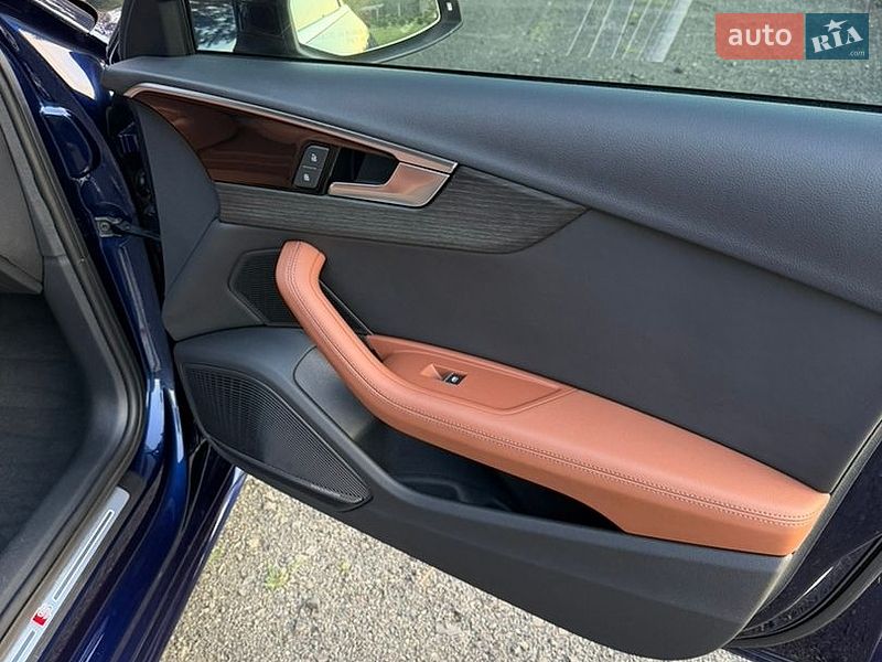 Седан Audi A4 2021 в Киверцах