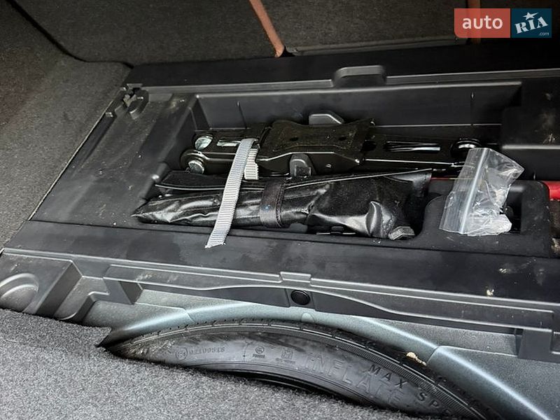 Седан Audi A4 2021 в Киверцах