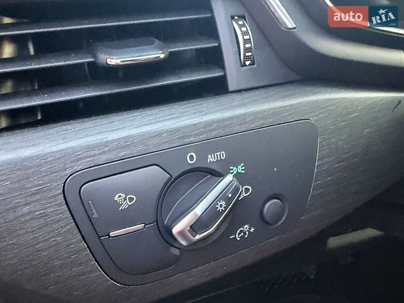 Седан Audi A4 2021 в Киверцах