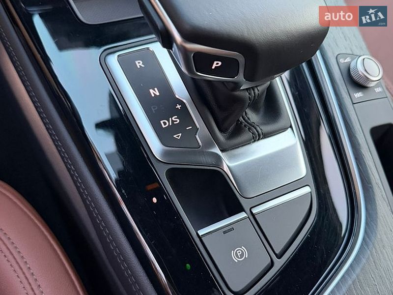 Седан Audi A4 2021 в Киверцах