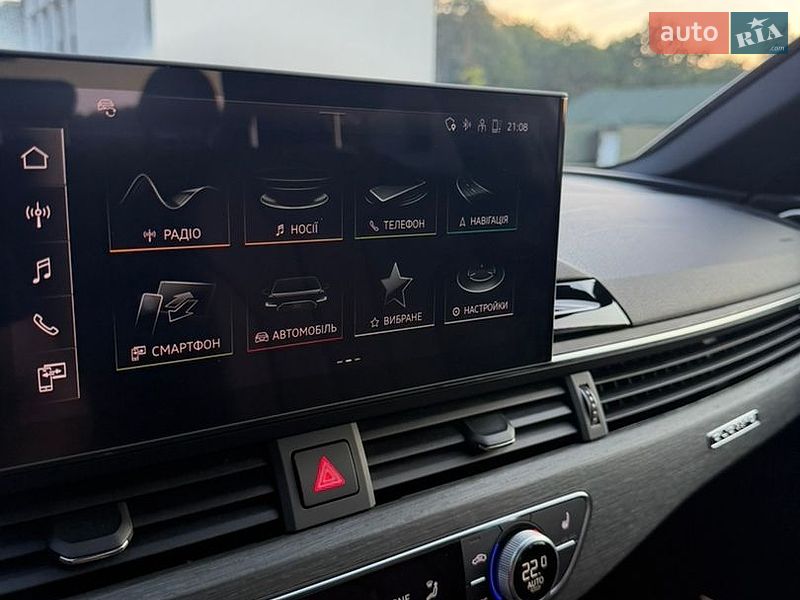 Седан Audi A4 2021 в Киверцах