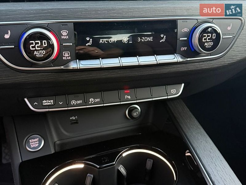 Седан Audi A4 2021 в Киверцах
